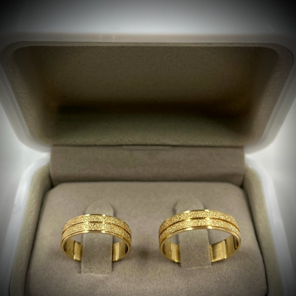 Diamantada clássica, alianças em ouro 18k